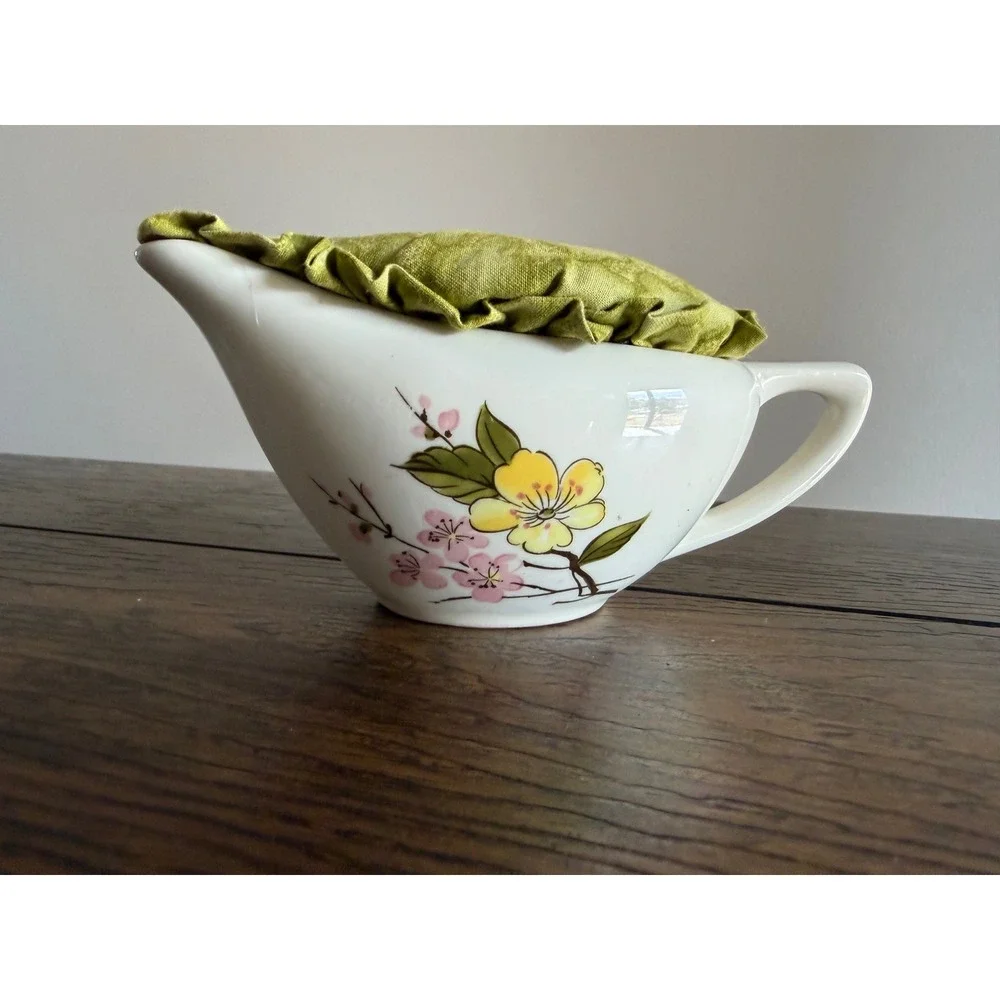 Unbranded vintage pincushion